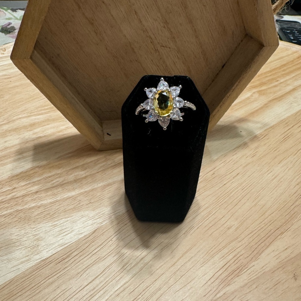 SIZE 10 WEDDING RING - Picture 13 of 13
